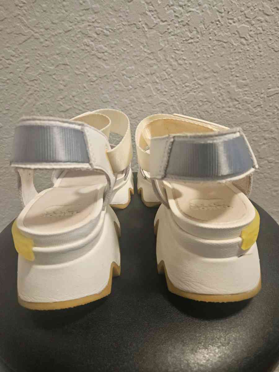 Sorel Kinetic Impact High Sandals - Tulsa, Oklahoma - FleaMarketBay