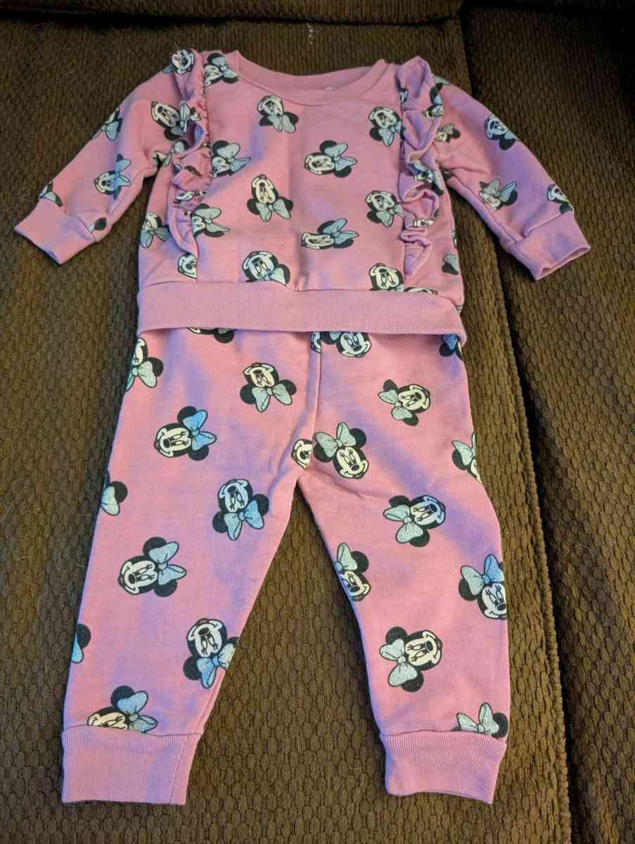 Minnie mouse sweatsuit - Savannah, Georgia