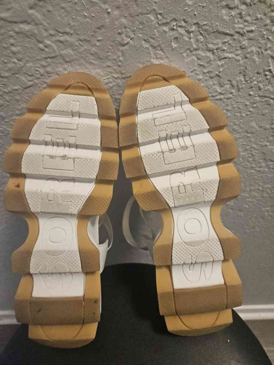 Sorel Kinetic Impact High Sandals - Tulsa, Oklahoma - FleaMarketBay
