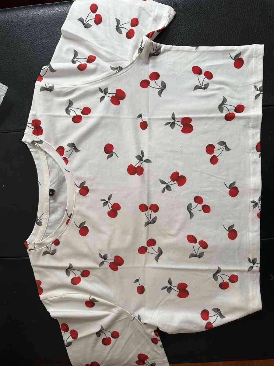 Its a shortsleeve Tshirt - Mattapan, Massachusetts