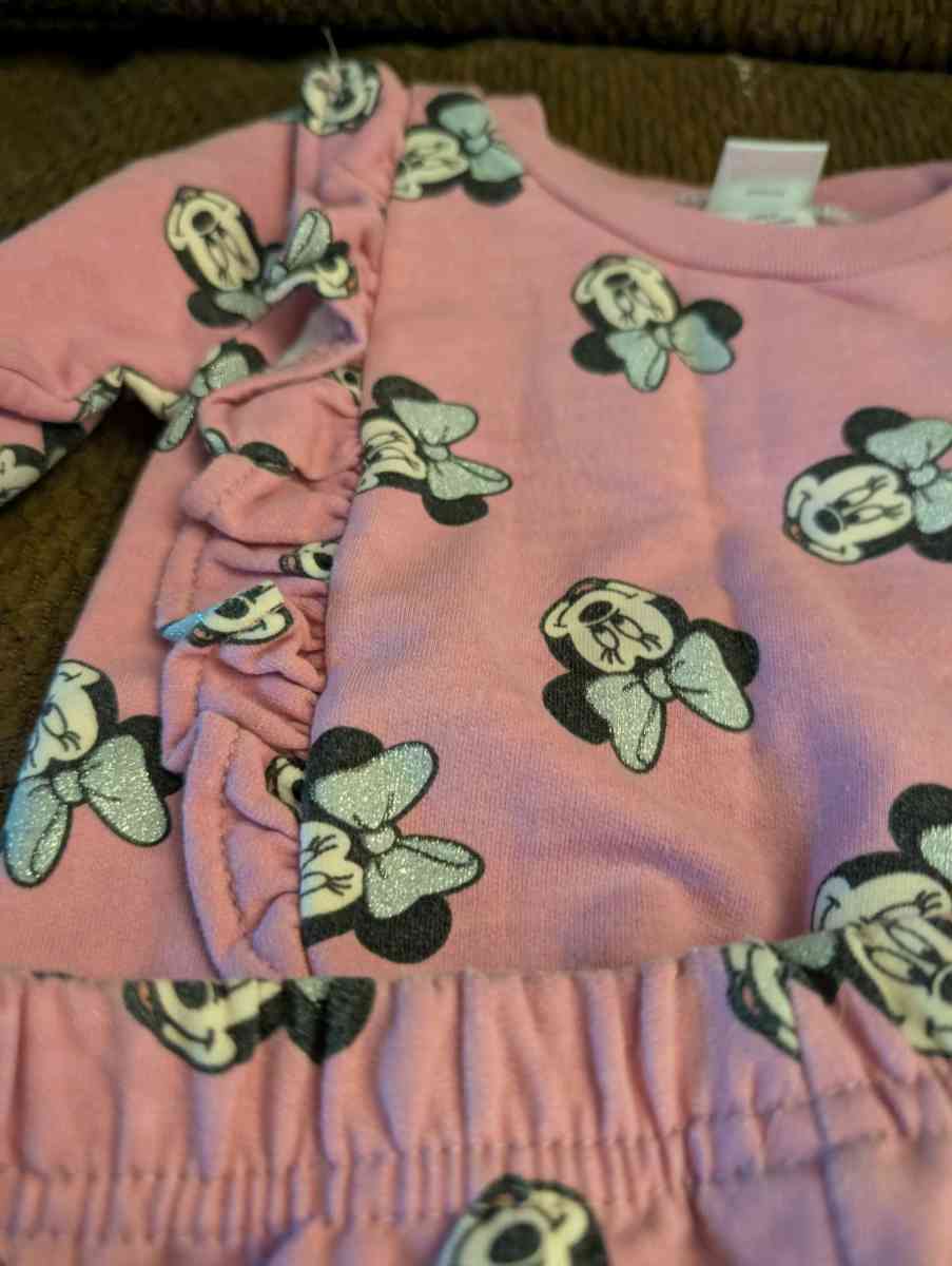 Minnie mouse sweatsuit - Savannah, Georgia - FleaMarketBay