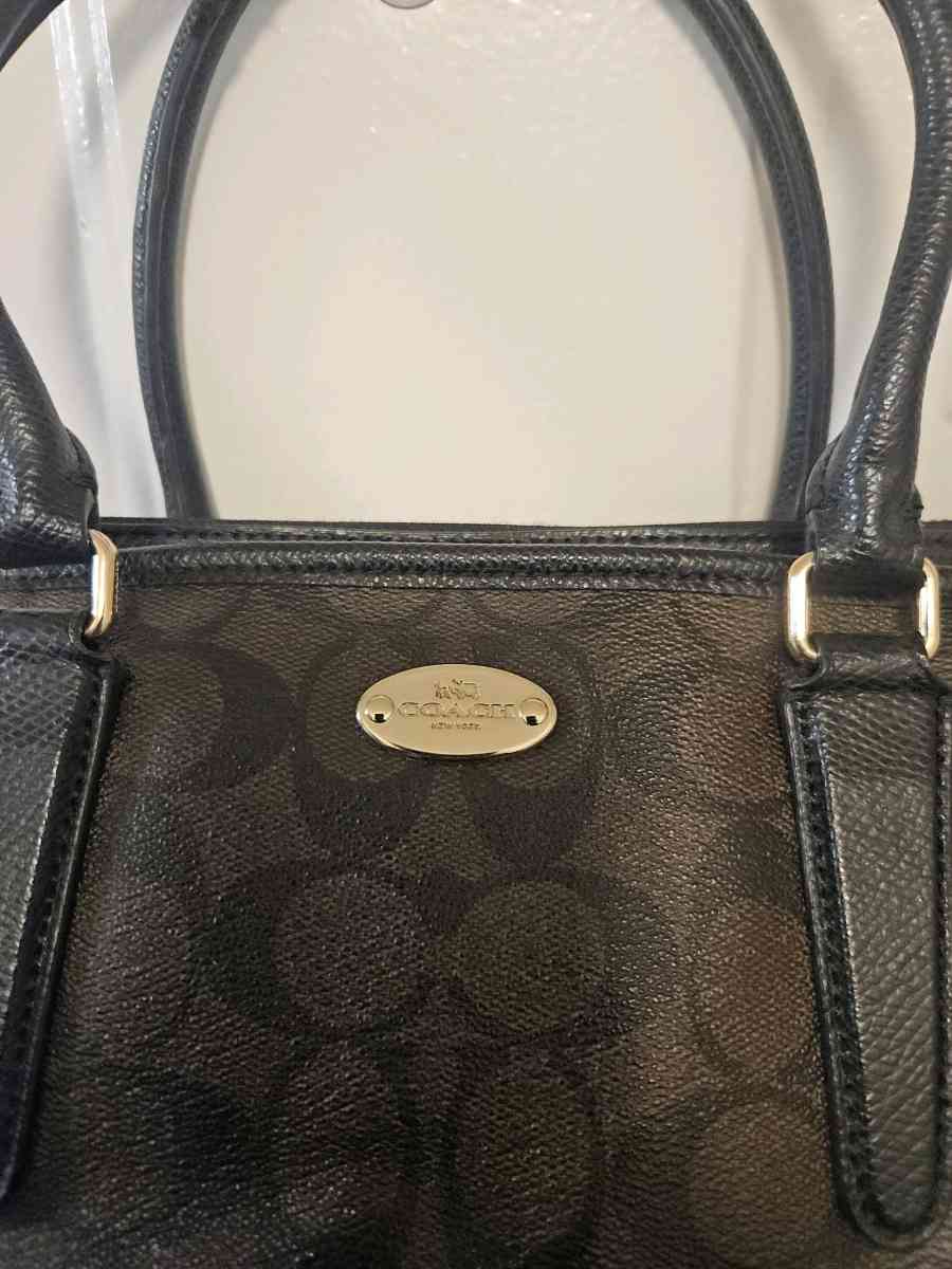 Authentic Coach Morgan Signature Satchel - Tulsa, Oklahoma - FleaMarketBay