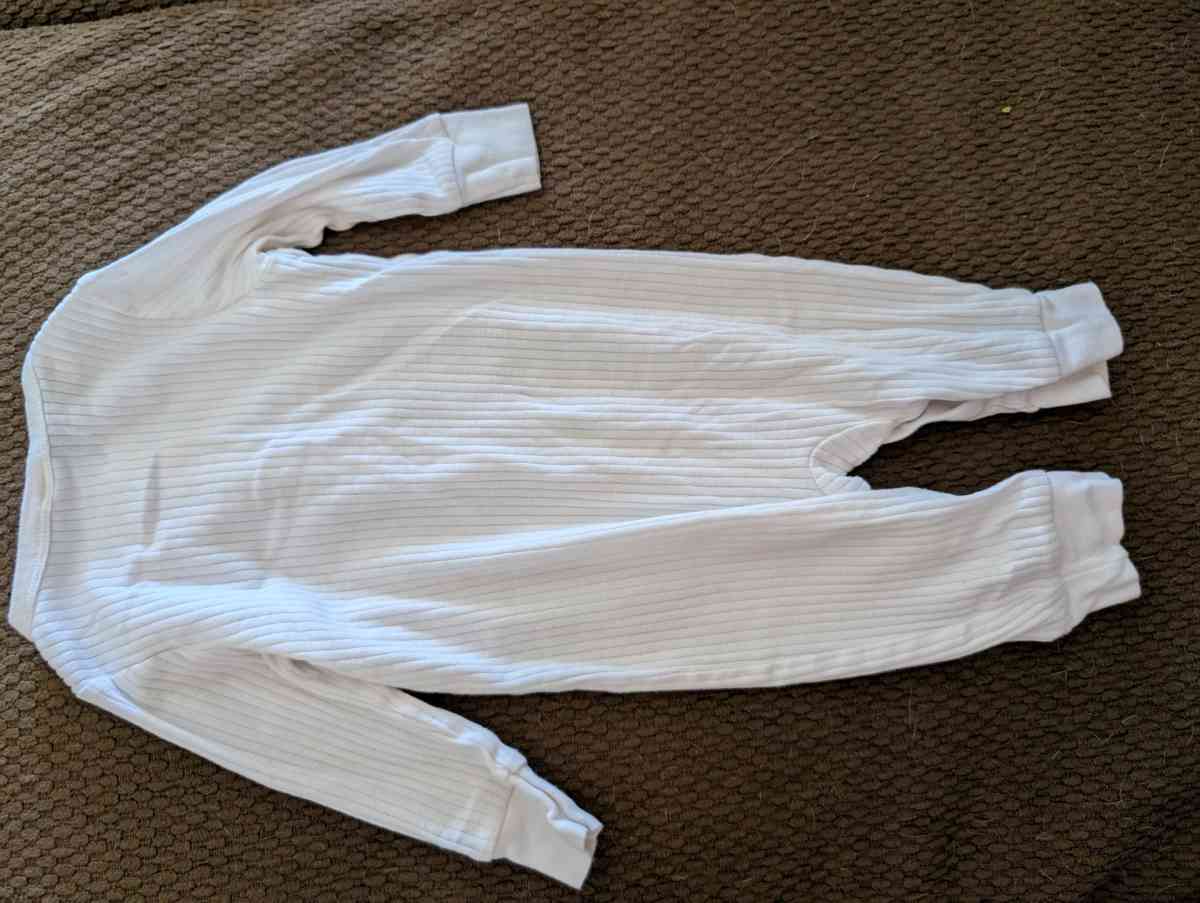 White sleepsuit without feet - Savannah, Georgia - FleaMarketBay