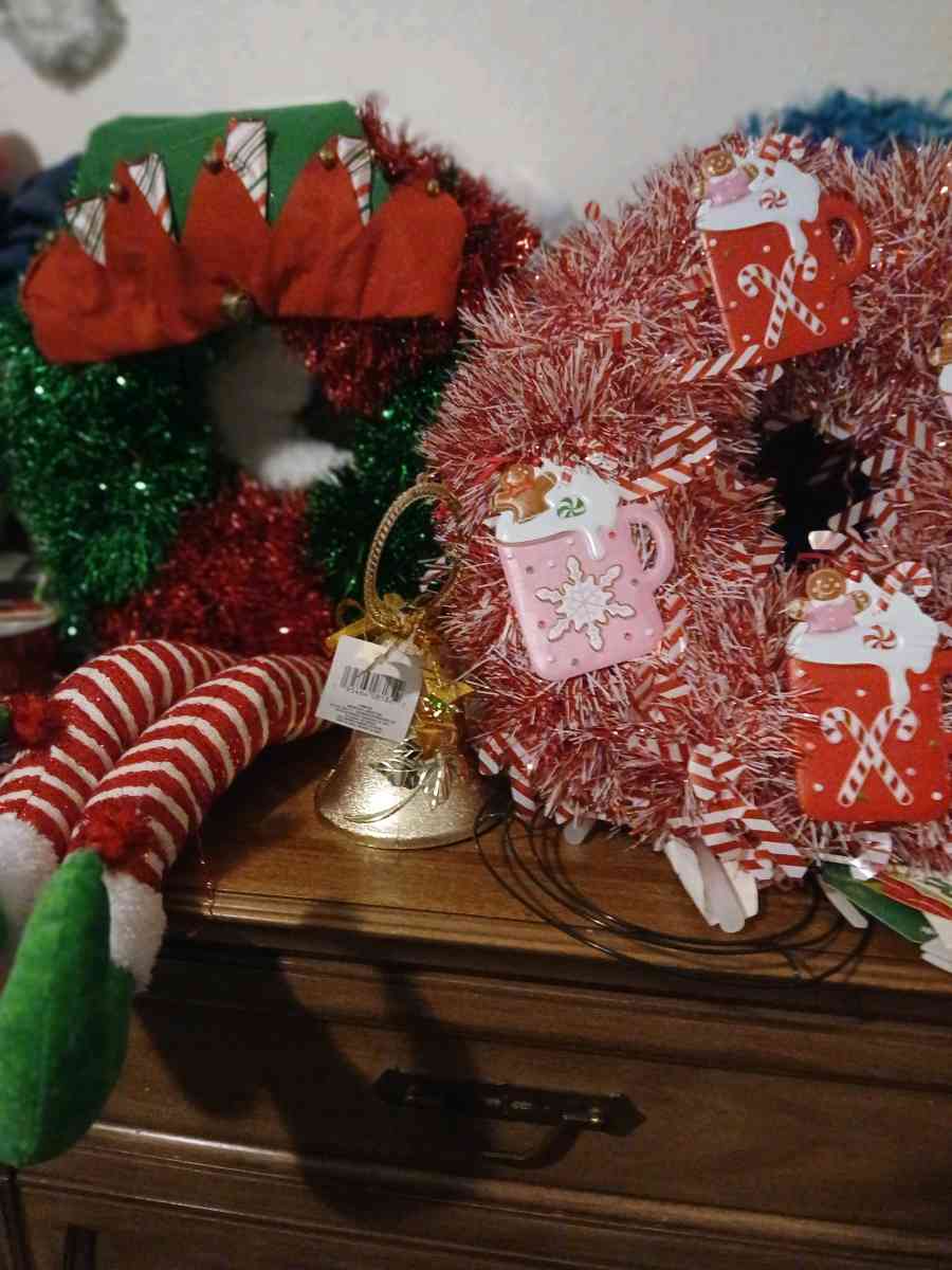 homemade wreaths    all diffrent prices - Baird, Texas - FleaMarketBay