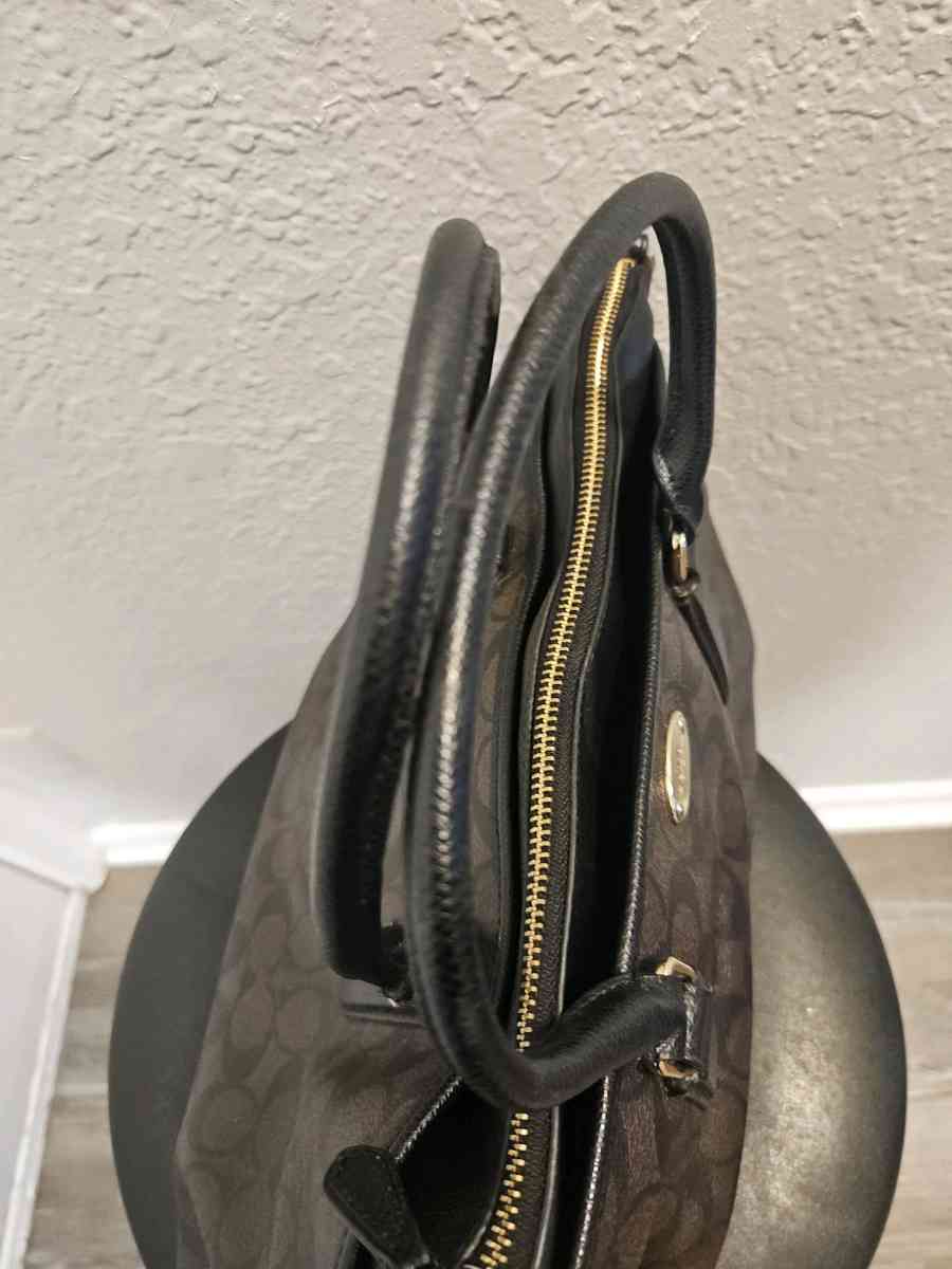 Authentic Coach Morgan Signature Satchel - Tulsa, Oklahoma - FleaMarketBay