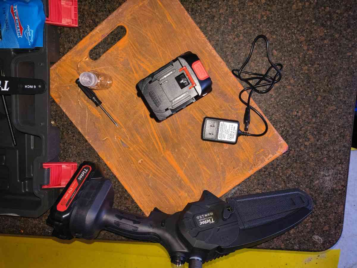 Mini Chainsaw - Houston, Texas - FleaMarketBay