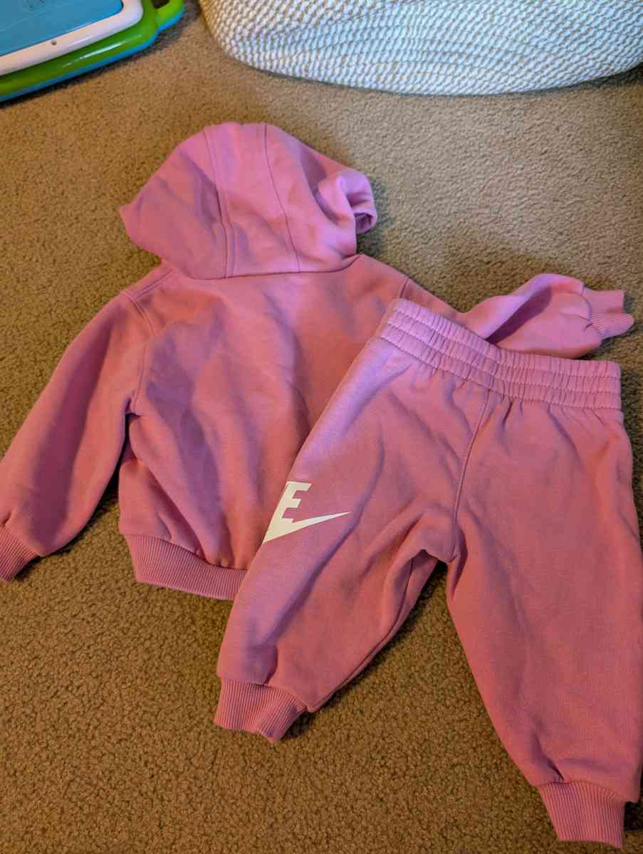 Baby Nike sweatsuit - Savannah, Georgia - FleaMarketBay