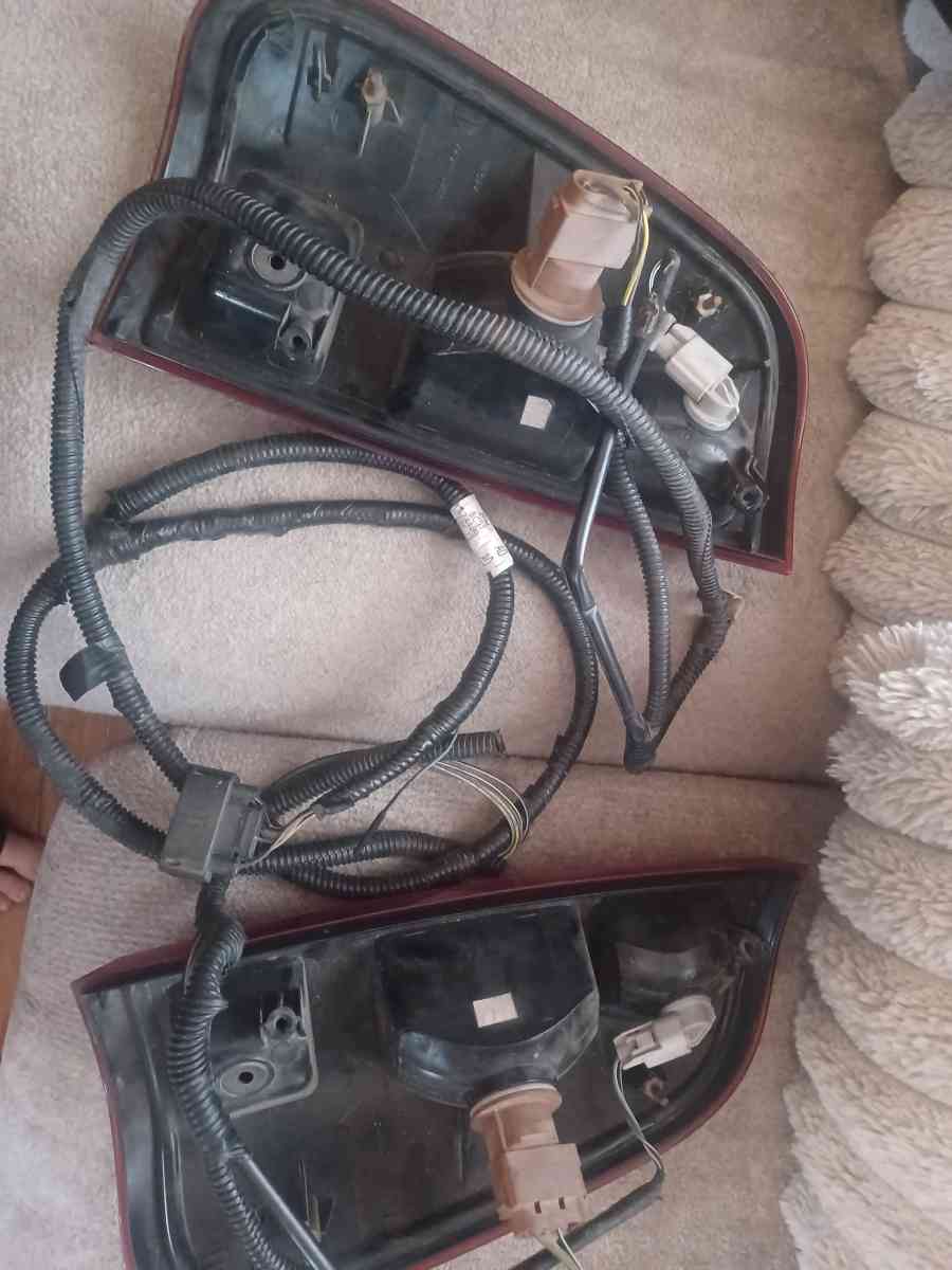 f250 2011 OEM tail lights - Hagerstown, Maryland - FleaMarketBay