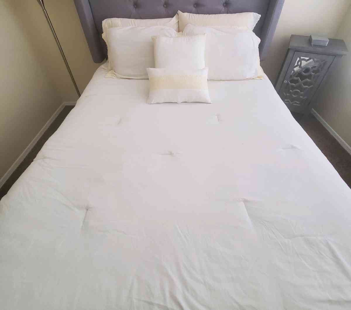 8 Piece Queen Quilt Bed Set Read Description