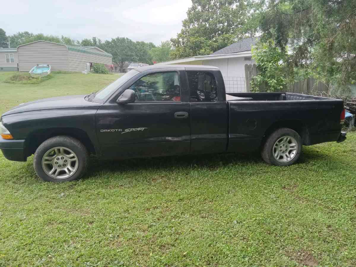 01 dakota sport extcab 47 v8 5spd  needs transmission repair - Conway, Arkansas - FleaMarketBay