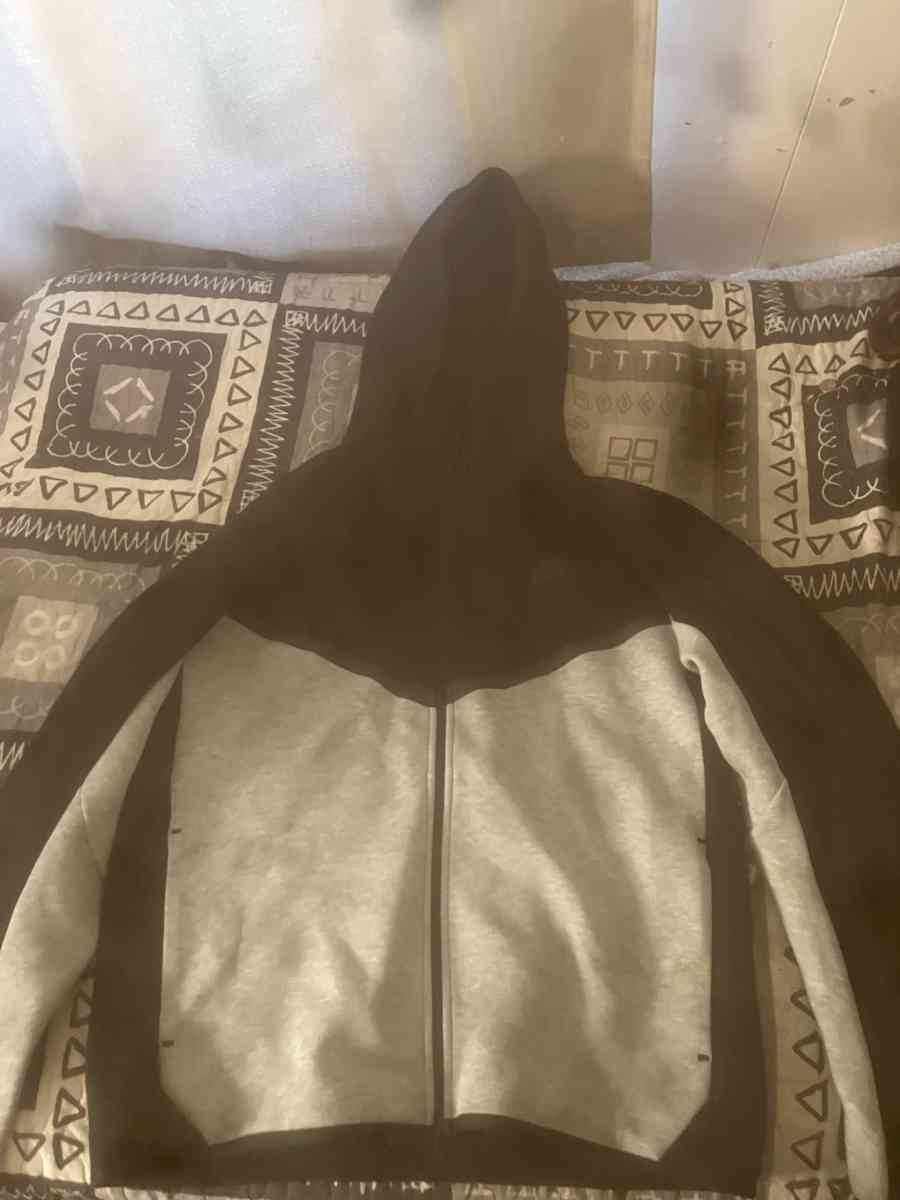 Nike tech hoodie - Cleveland, Ohio - FleaMarketBay