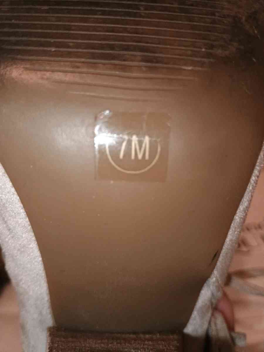 Arlo Peeptoe Suede Bootie with Fringe Accents size 7M - Memphis, Tennessee - FleaMarketBay