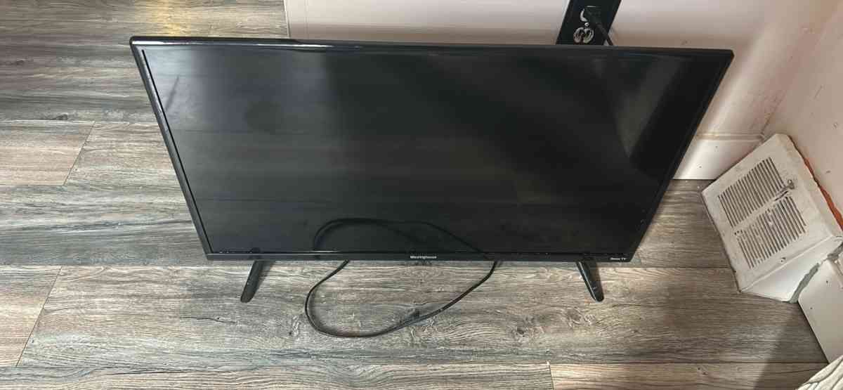 Smart Roku TV 65 - Philadelphia, Pennsylvania - FleaMarketBay