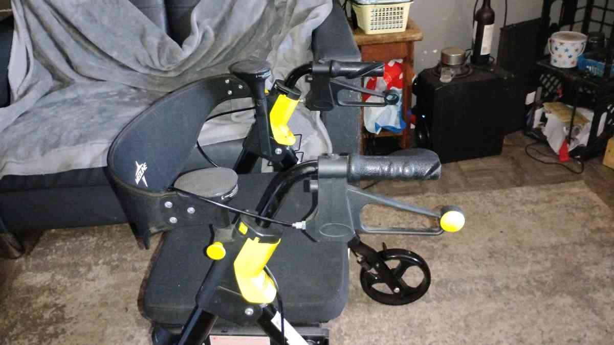 medline stand up an sit down Walker - Lafayette, Indiana - FleaMarketBay