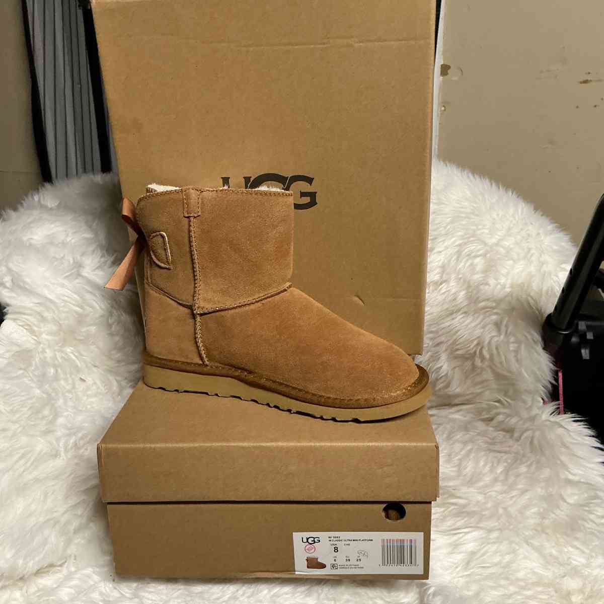 SIZE 8 UGGS ANKLE BOOTS - Parkton, North Carolina - FleaMarketBay