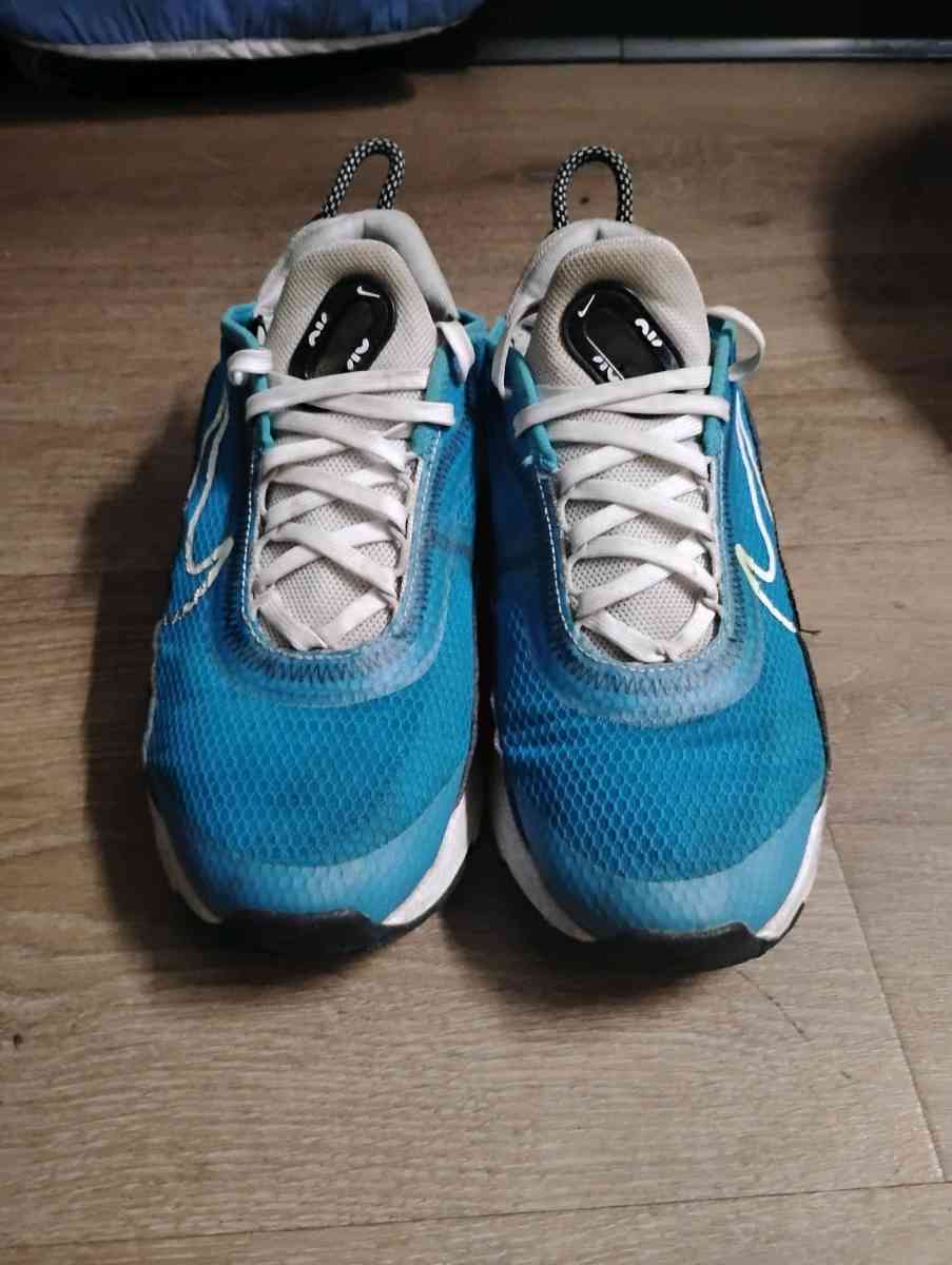 Slightly worn womens Nike Air Max sneakers size 7 - Columbus, Ohio