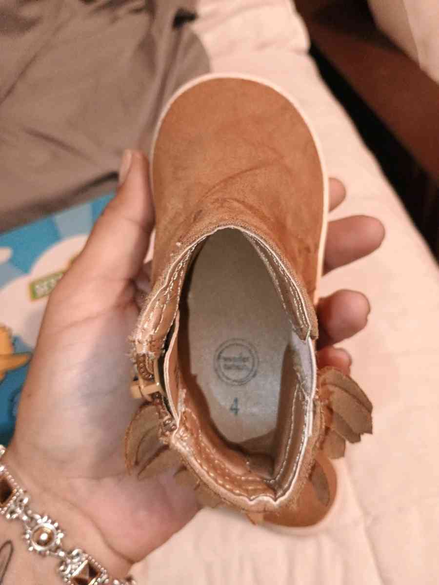 Wonder Nation Brown Suede Toddler Shoes Size 4 - Memphis, Tennessee - FleaMarketBay