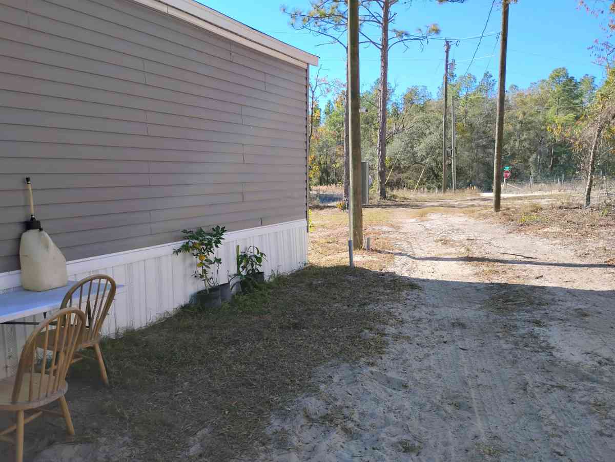 land and a single wide mobile home - Bell, Florida - FleaMarketBay