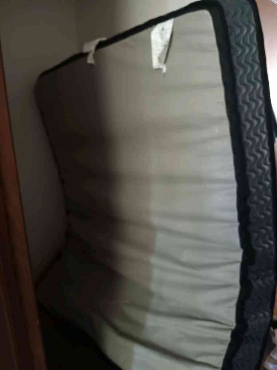 Queen size bed - Addy, Washington - FleaMarketBay