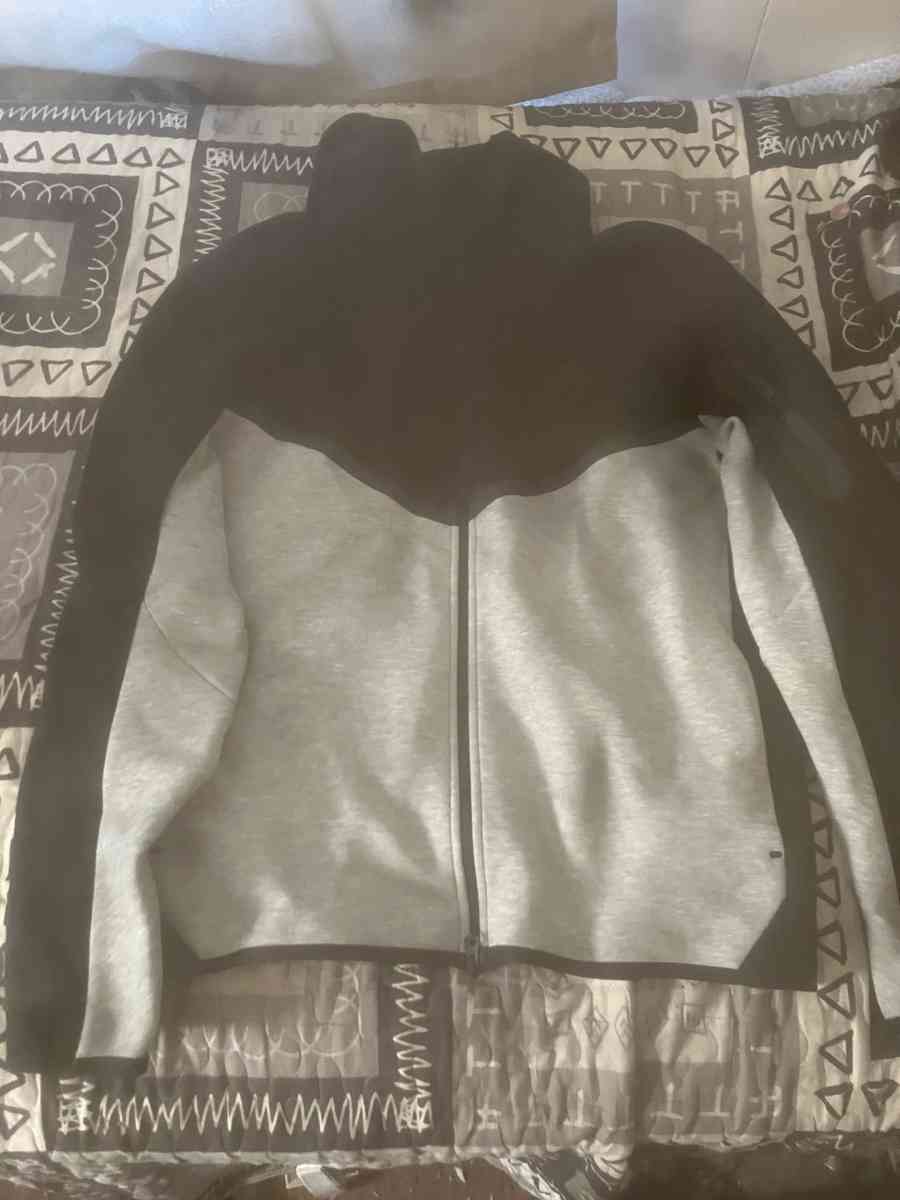 Nike tech hoodie - Cleveland, Ohio