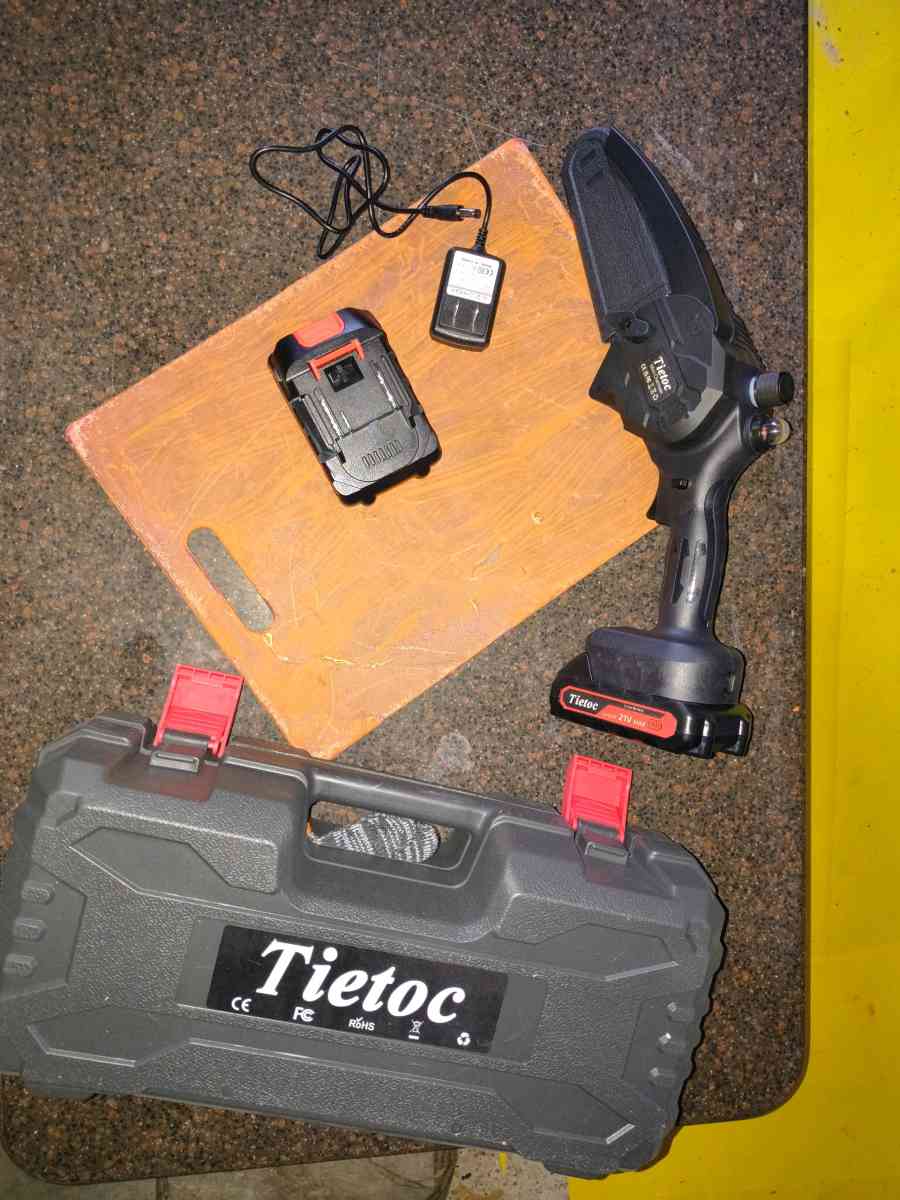 Mini Chainsaw - Houston, Texas - FleaMarketBay