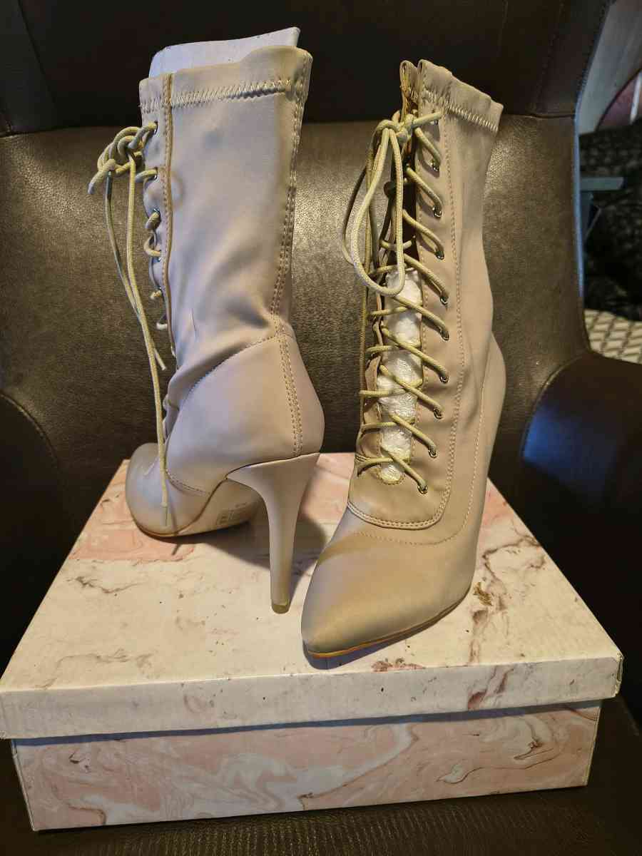 womens high reel boots - Bell Gardens, California - FleaMarketBay