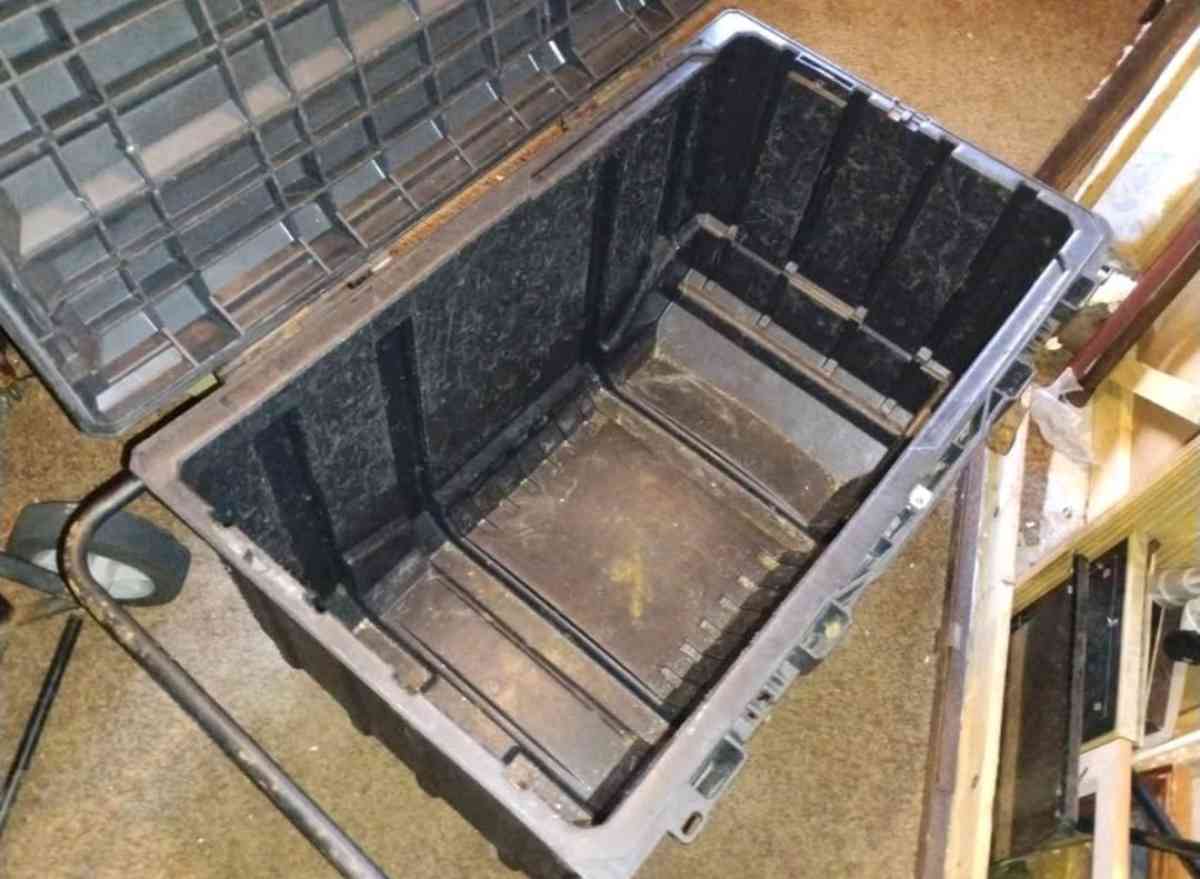 Husky Rolling Tool Box - Webster, Florida - FleaMarketBay