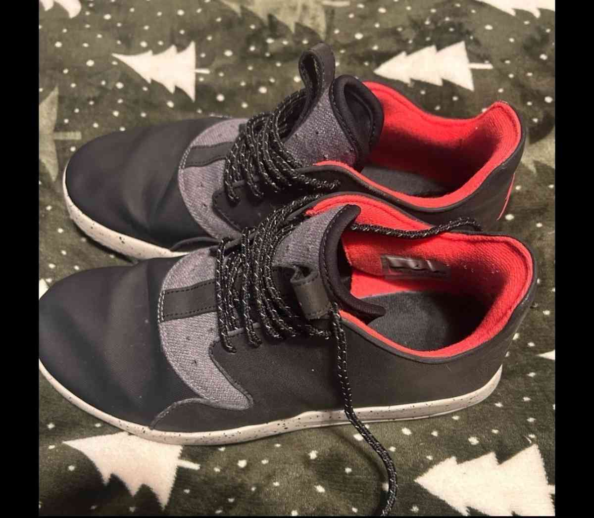 Size 7 And A Half Jordan Eclipse Holiday 2015 - Madison, North Carolina - FleaMarketBay