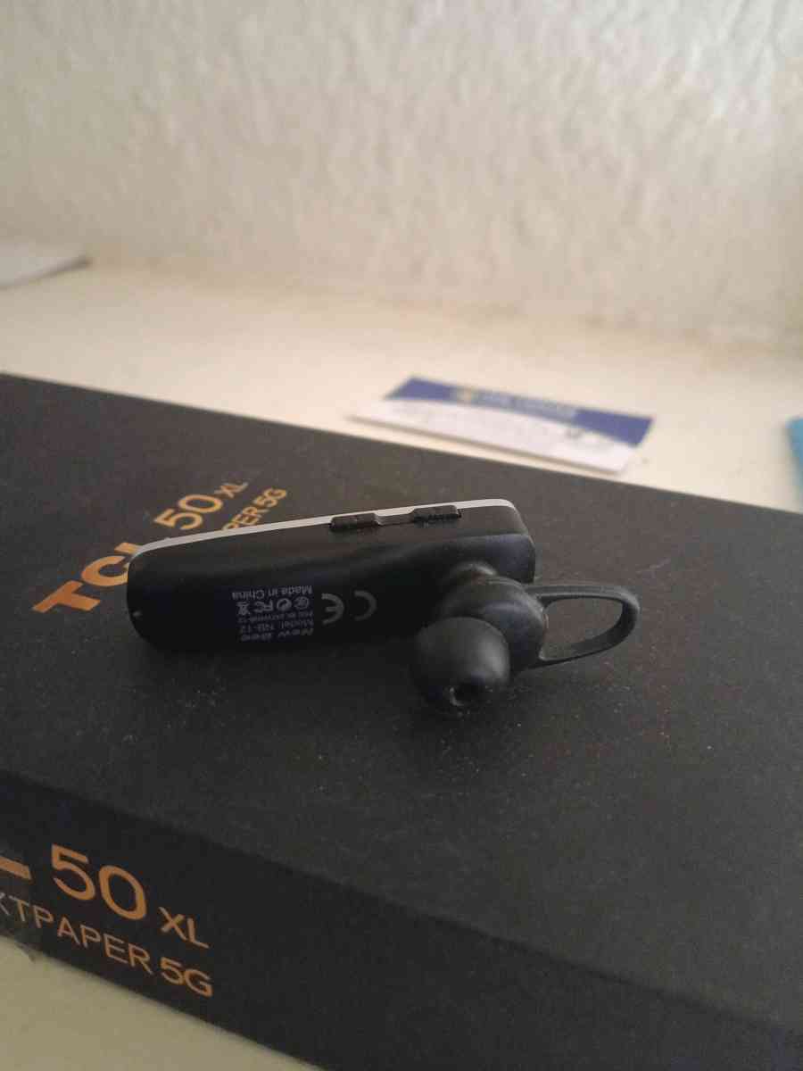 New Bee Blue tooth ear buds - San Antonio, Texas - FleaMarketBay