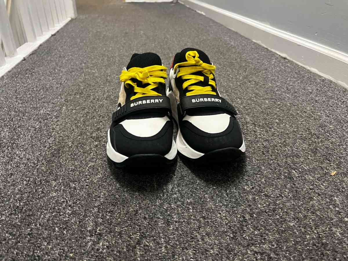 Burberry Gucci Mens Designer - Bloomfield, New Jersey - FleaMarketBay