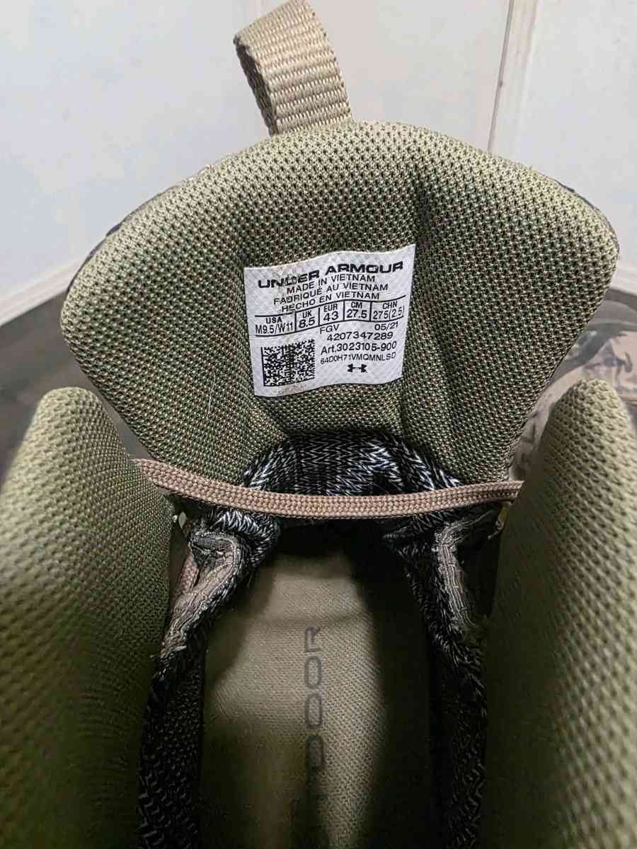 Under Armor Hiking Boots - Bernalillo, New Mexico - FleaMarketBay