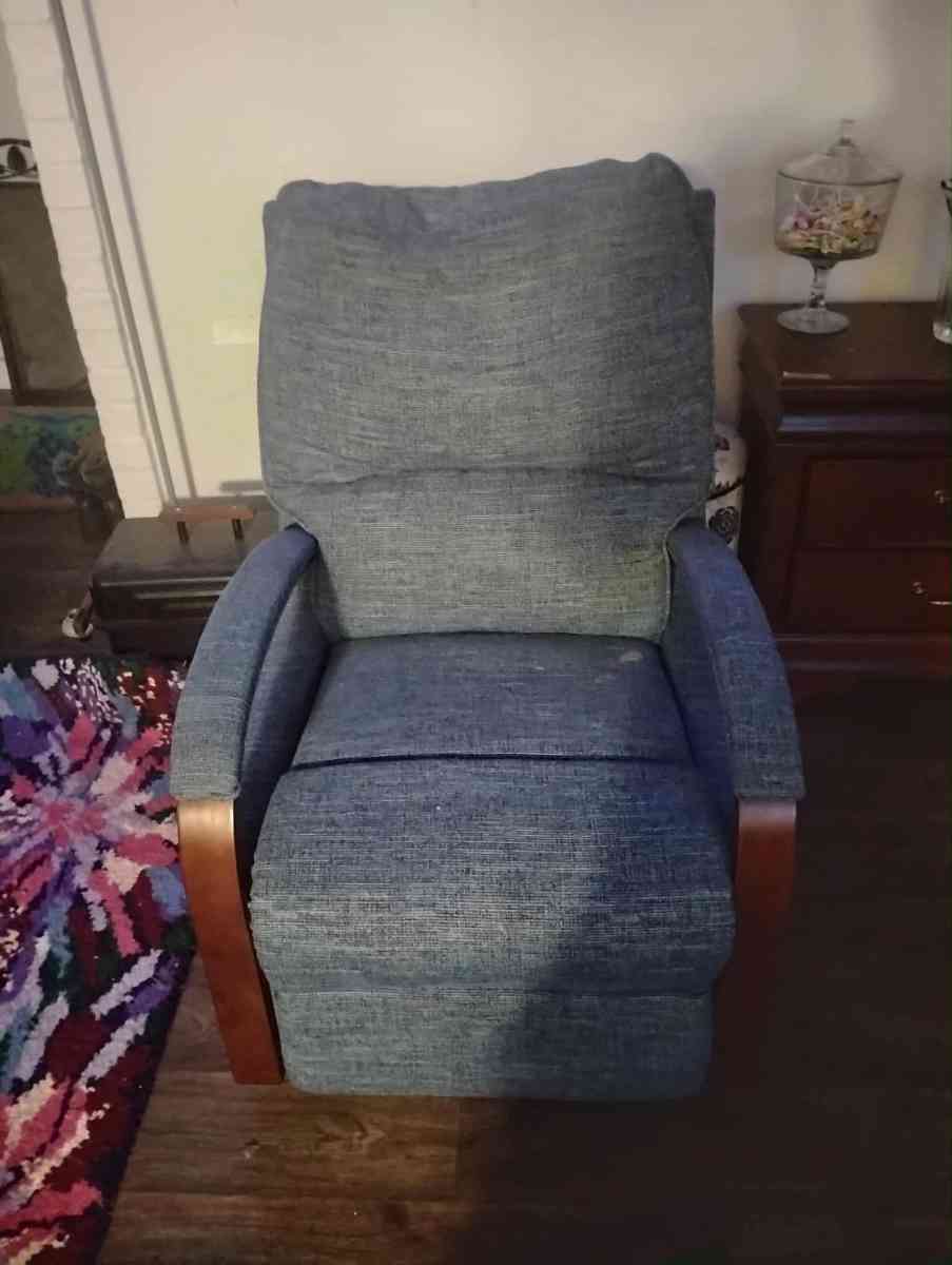 all price items Sunday from 2 to 7pm - Gresham, Oregon - FleaMarketBay