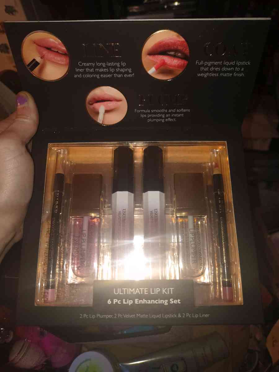 lip gloss - Decatur, Alabama