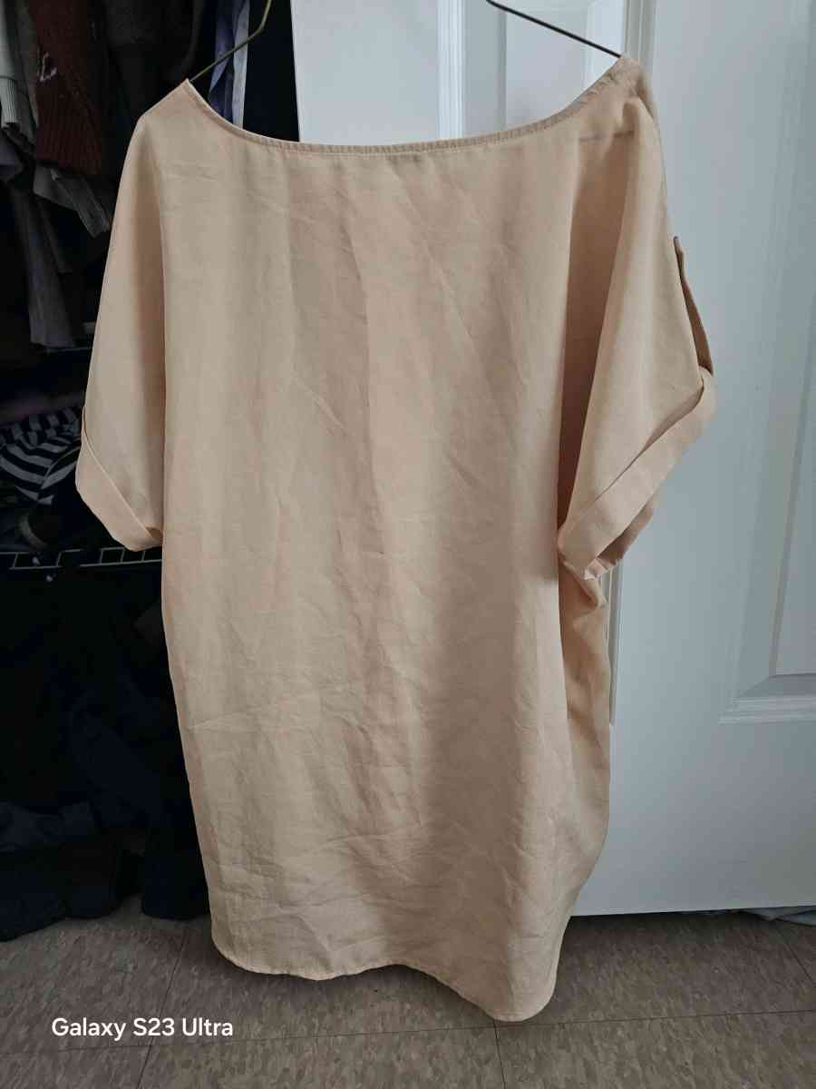 Calvin Klein light peach short sleeve blouse size large - Sanford, Maine - FleaMarketBay