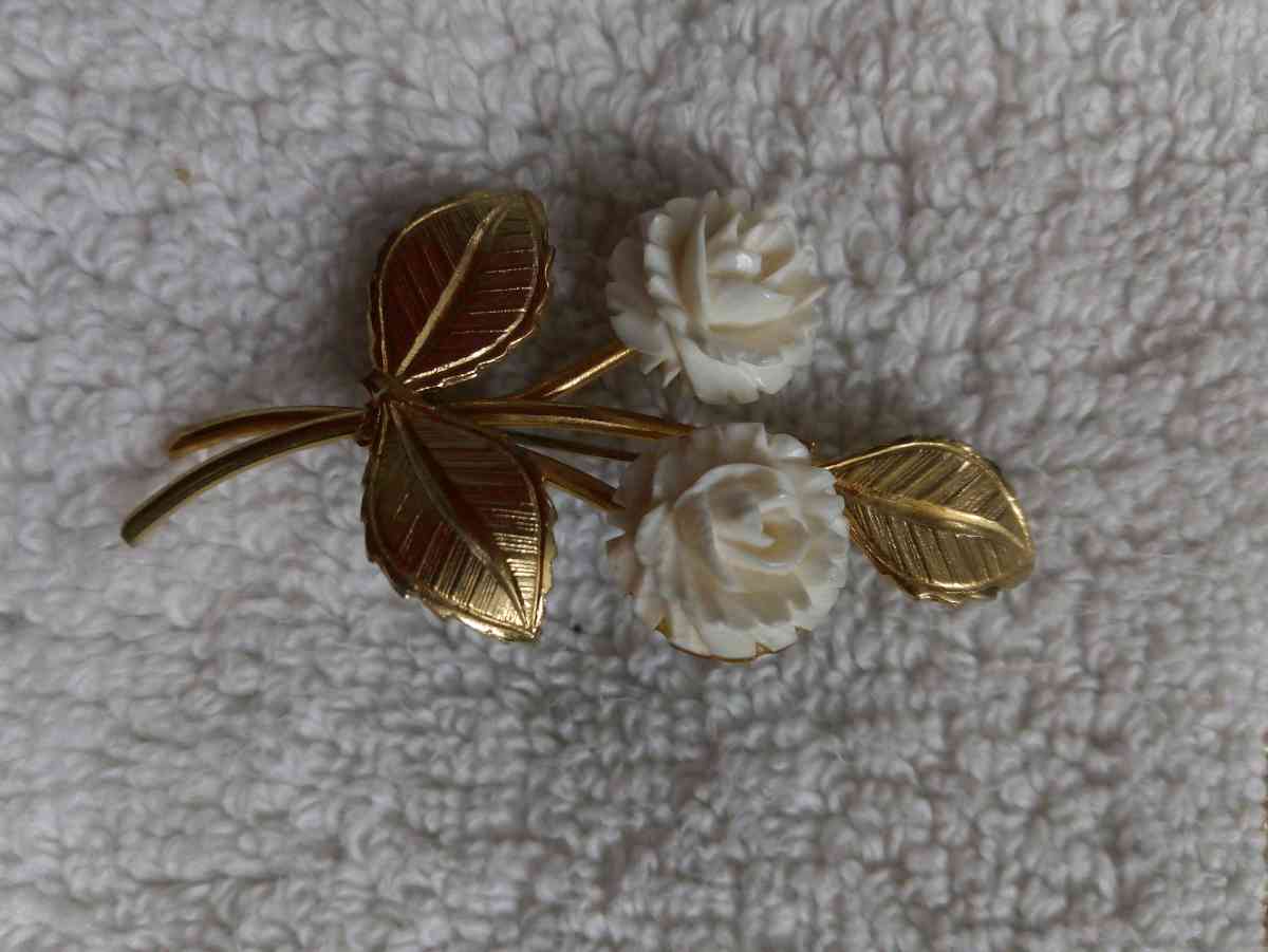 3pc Vintage Earring and Broach Jewelry Bundle - Wildomar, California - FleaMarketBay