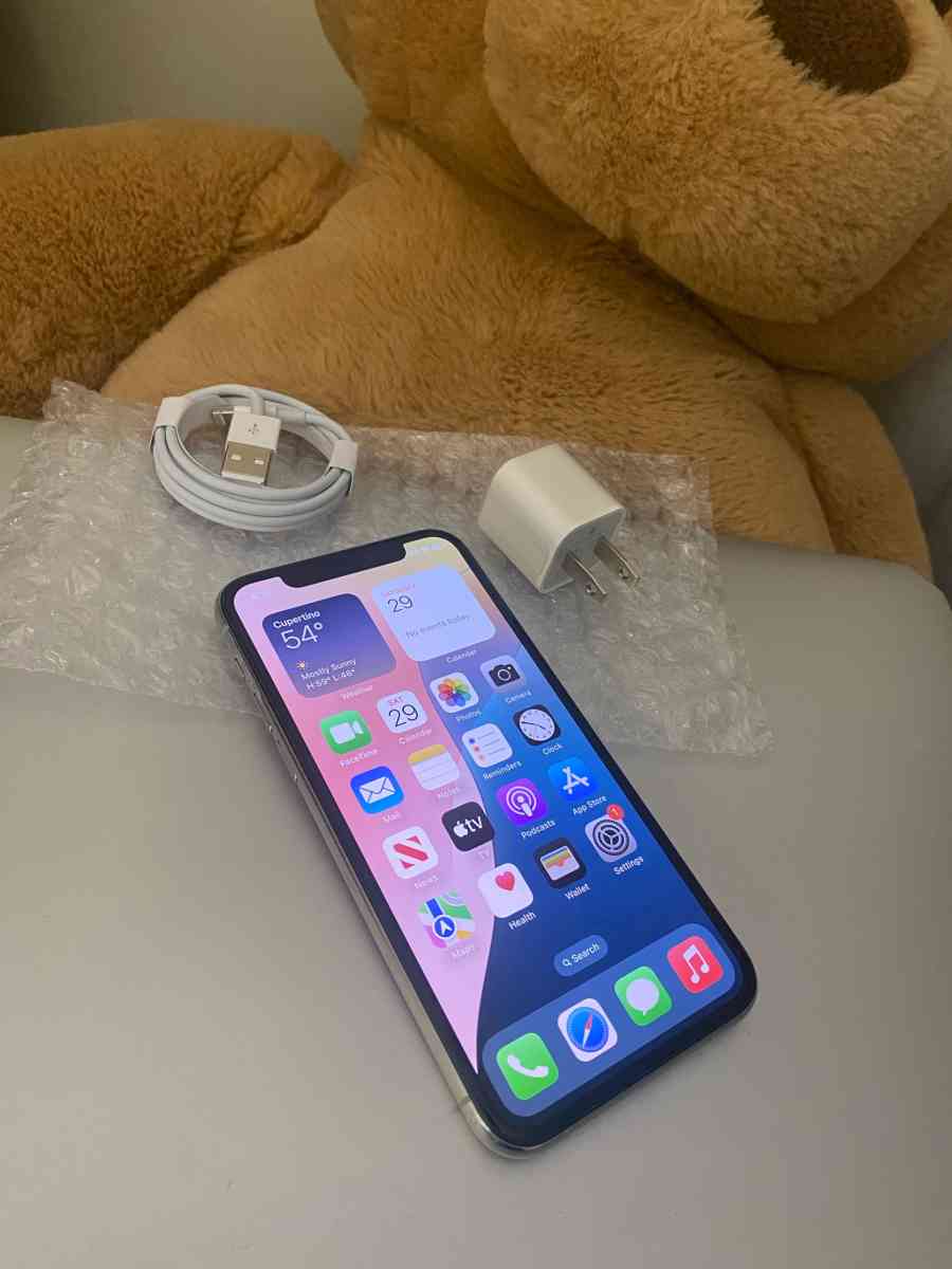 Apple iPhone 11 64GB unlocked - Adams, New York - FleaMarketBay