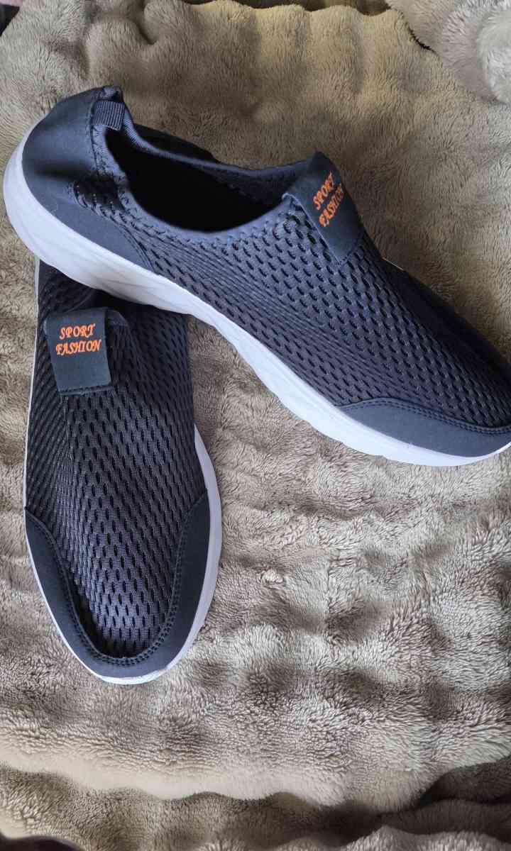 Mens Blue Sneakers - Onalaska, Washington - FleaMarketBay