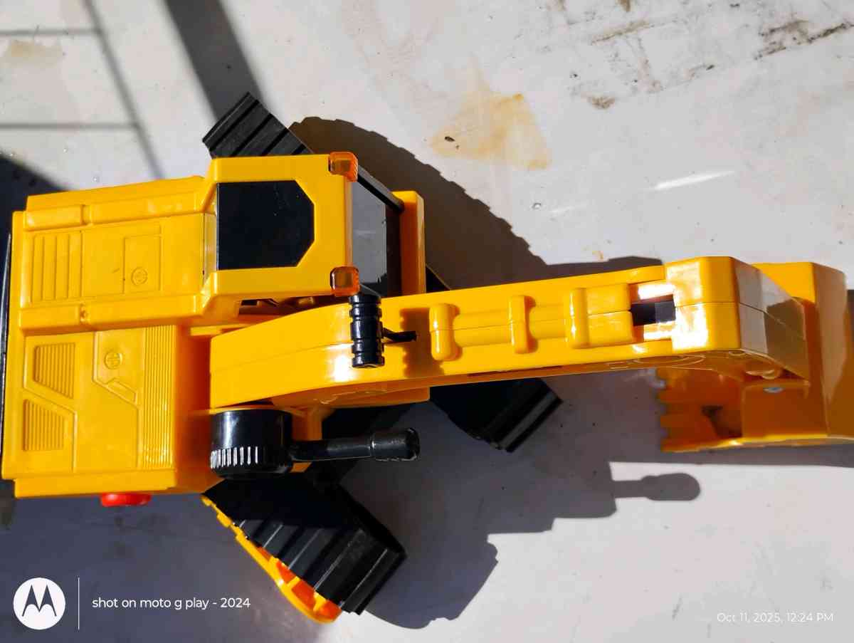 TOY BULLDOZER - Hyannis, Massachusetts - FleaMarketBay