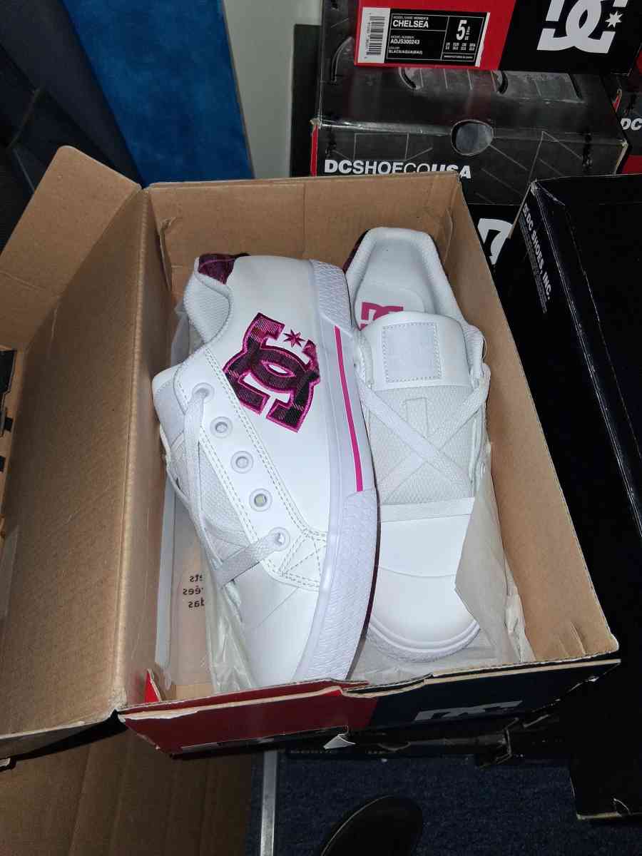 dc shoes - Baldwin Park, California - FleaMarketBay