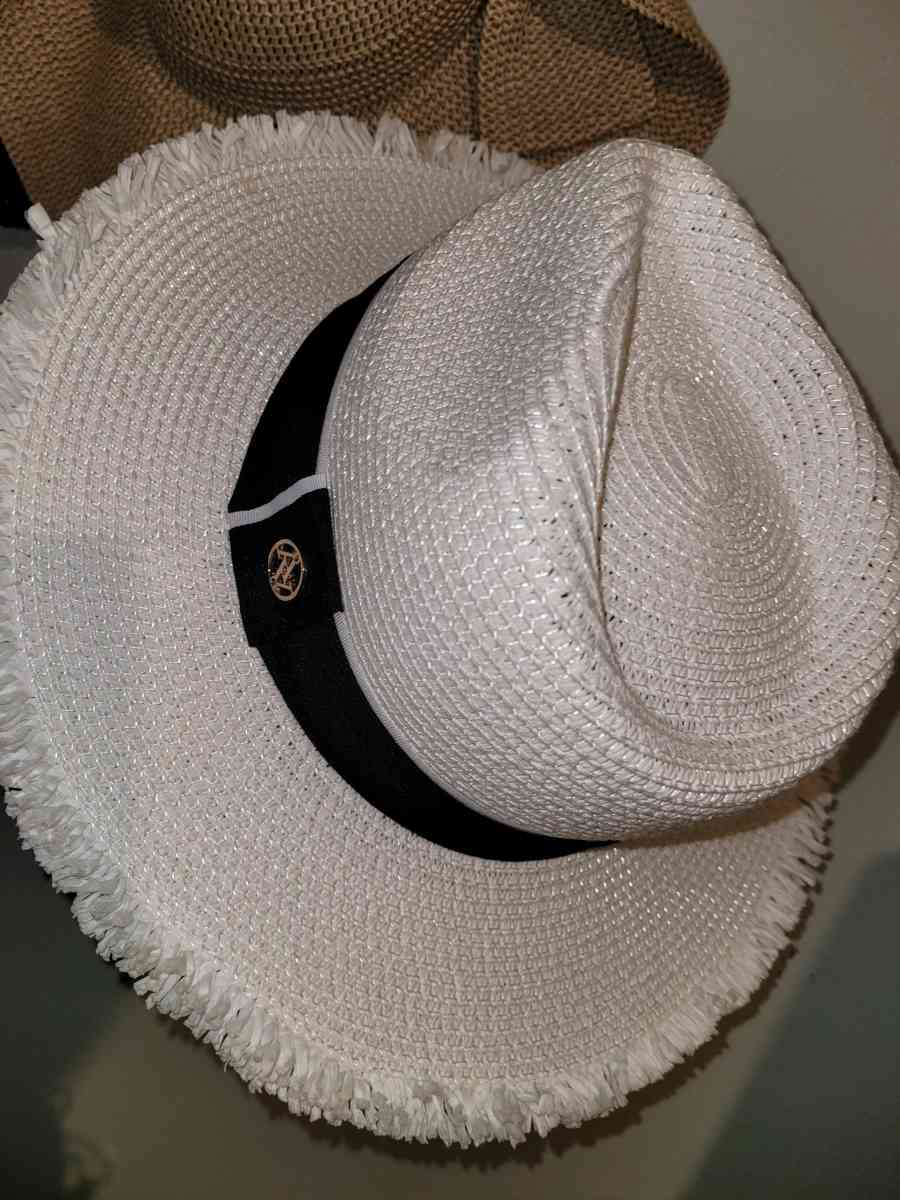 Ladies Hat Like new - Titusville, Florida - FleaMarketBay