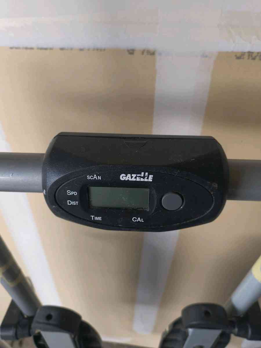 Gazelle Glider Exercise Machine  Smooth LowImpact Cardio Tra - Lincoln, California - FleaMarketBay