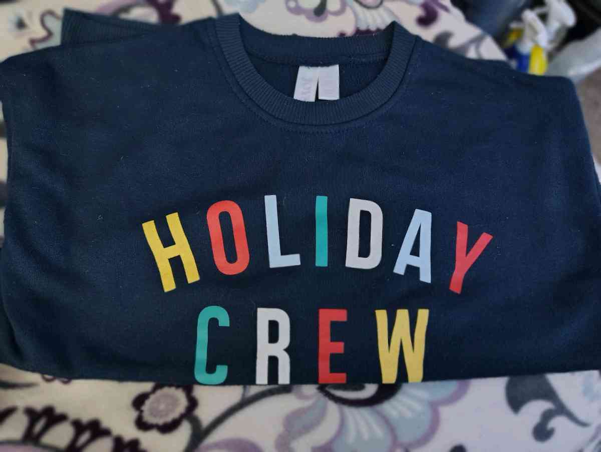 sweaters and tshirts - Davidson, North Carolina - FleaMarketBay