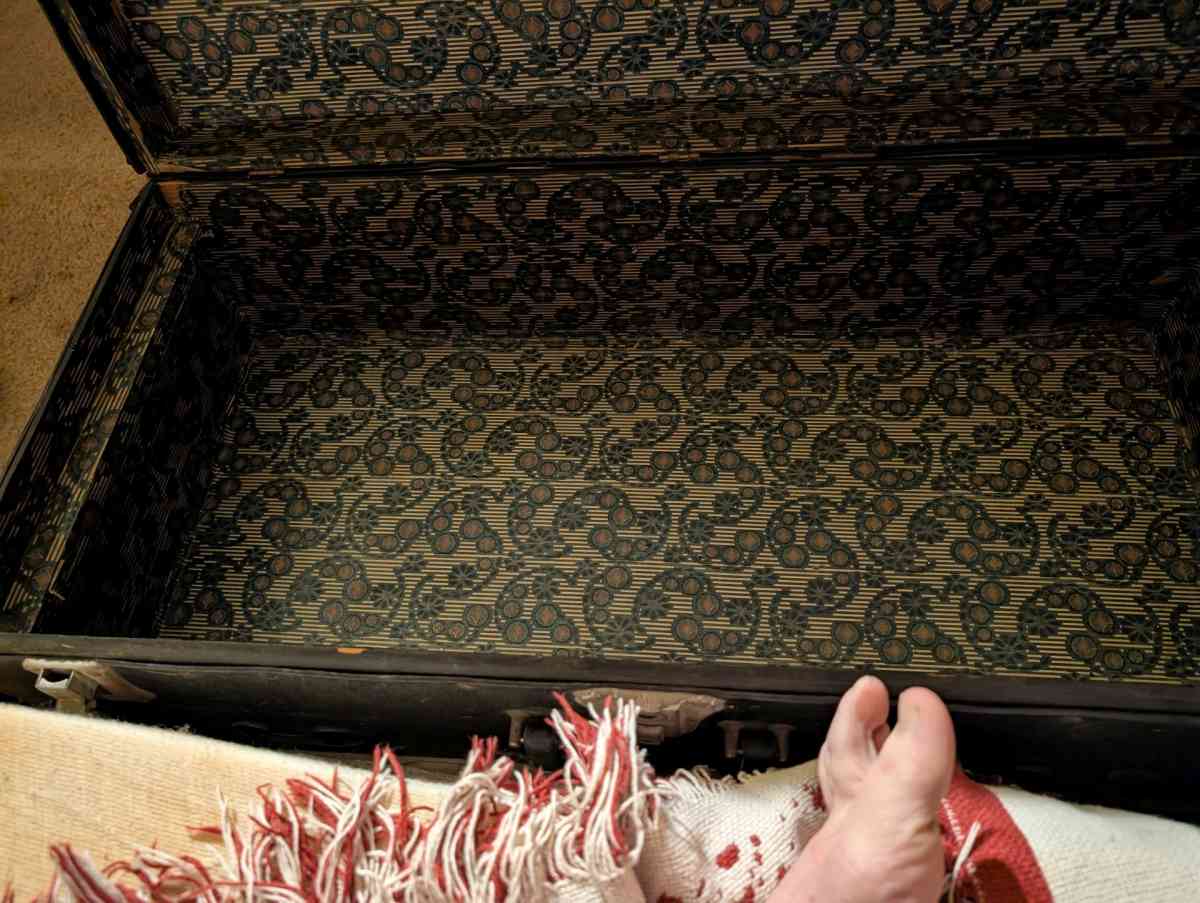 steamer trunk - Rockford, Illinois - FleaMarketBay