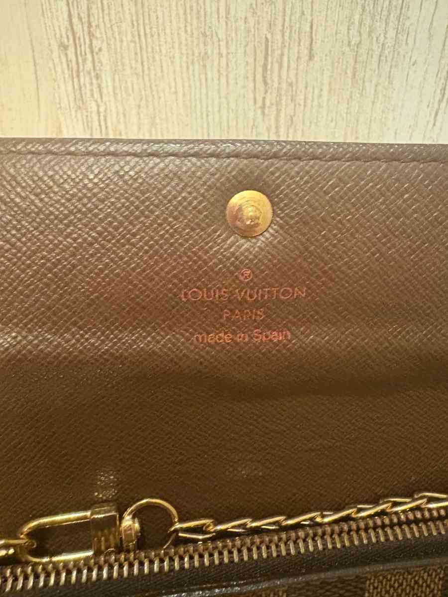 Authentic Louis Vuitton Sarah Wallet - Ridgewood, New York - FleaMarketBay