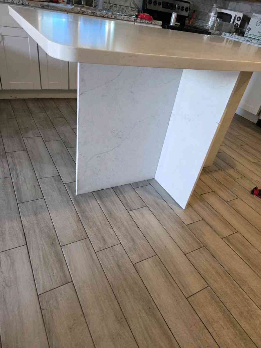 Carrera white quartz table - Phoenix, Arizona - FleaMarketBay