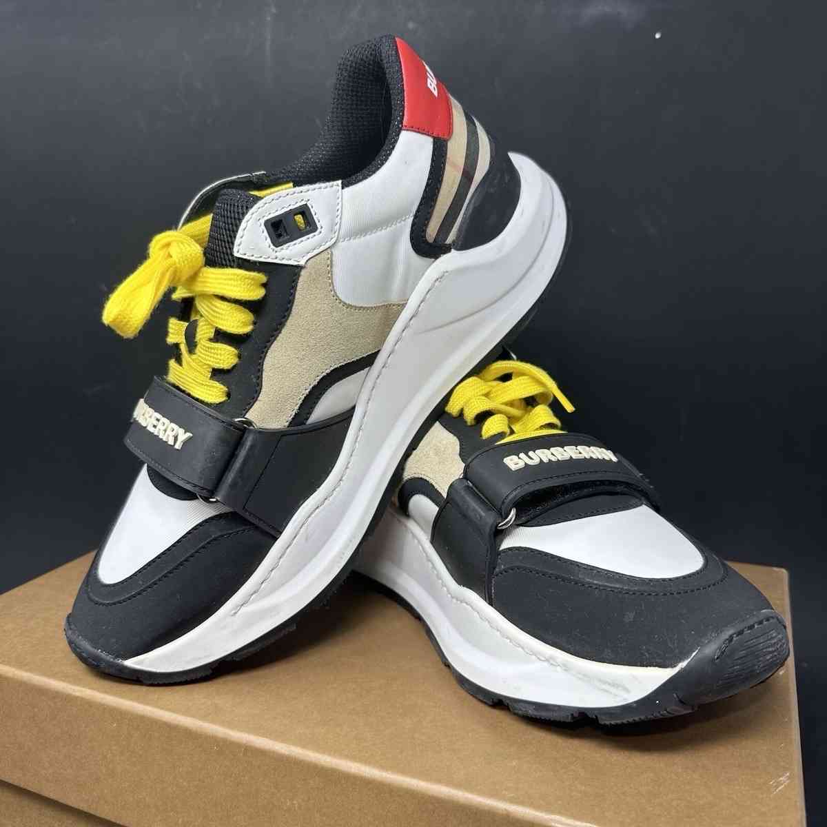 Burberry Gucci Mens Designer - Bloomfield, New Jersey