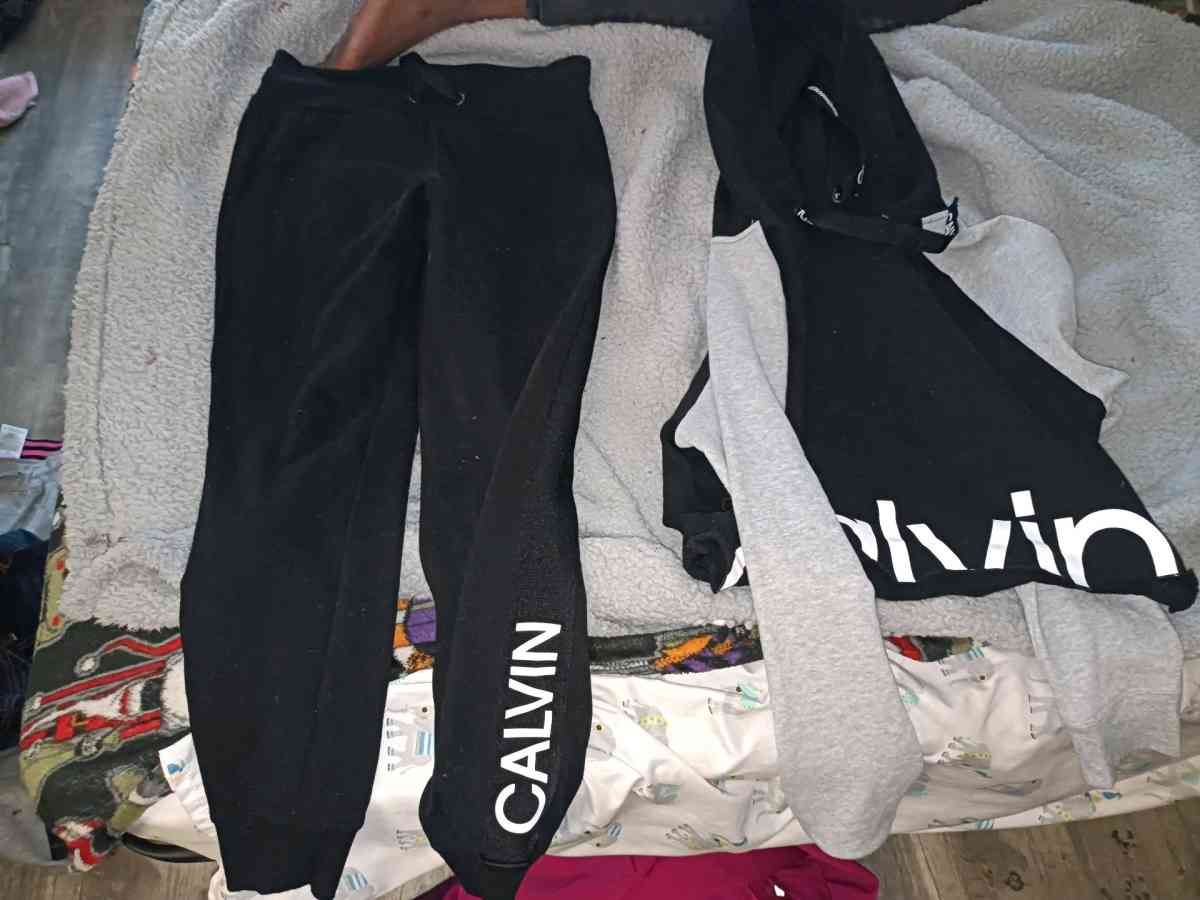 assorted joggers and scrubs - Cincinnati, Ohio - FleaMarketBay