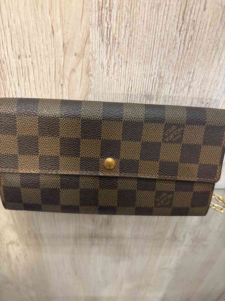 Authentic Louis Vuitton Sarah Wallet - Ridgewood, New York - FleaMarketBay