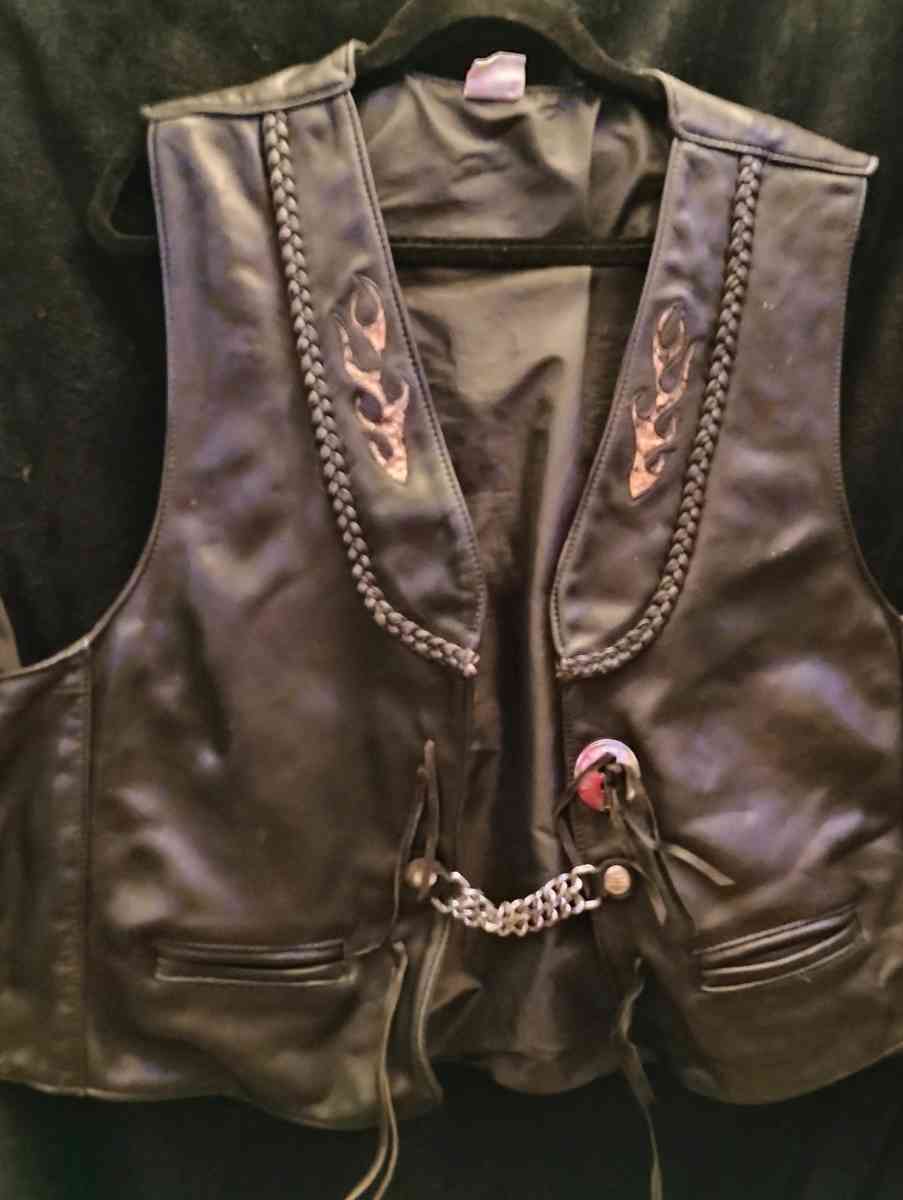 Leather riding vest size xxL - New Port Richey, Florida - FleaMarketBay