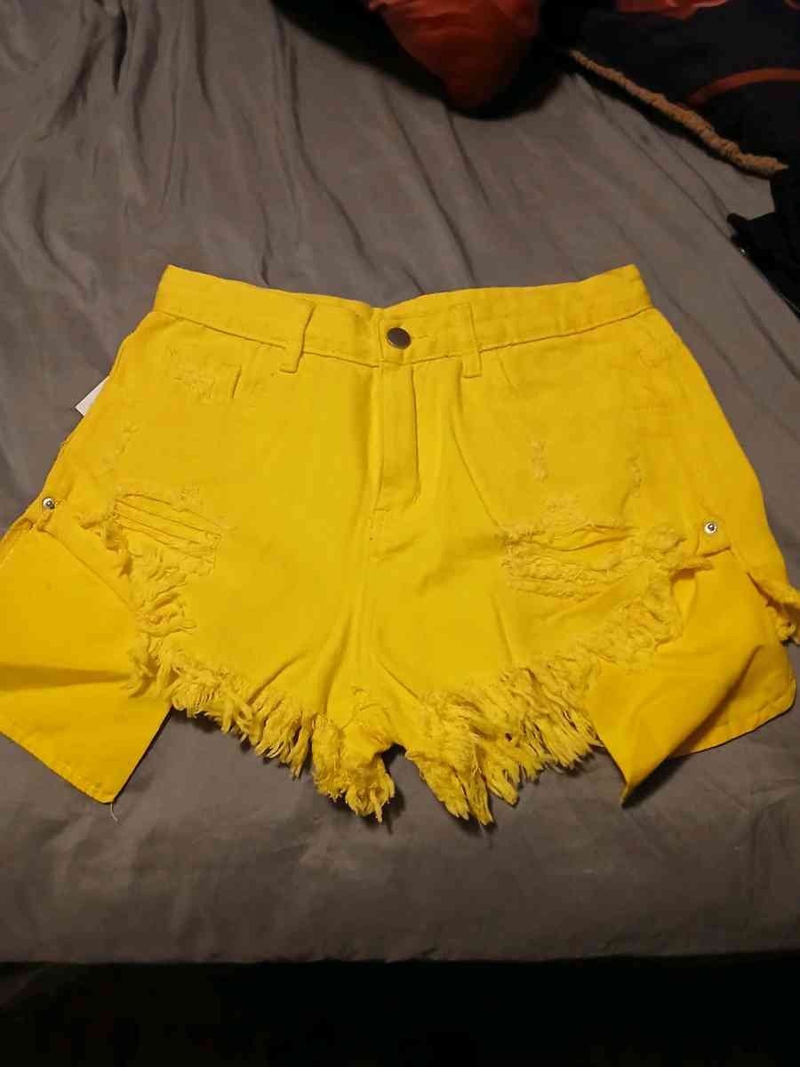 yellow shorts - Agency, Missouri